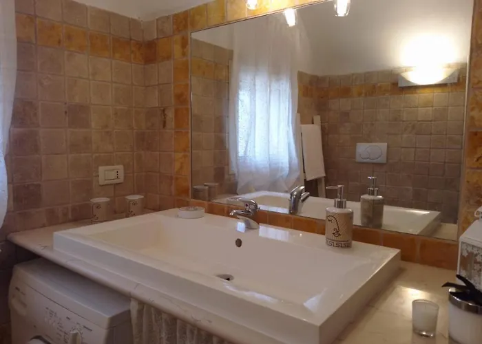 Trullo Bianco Ulivo * Ostuni