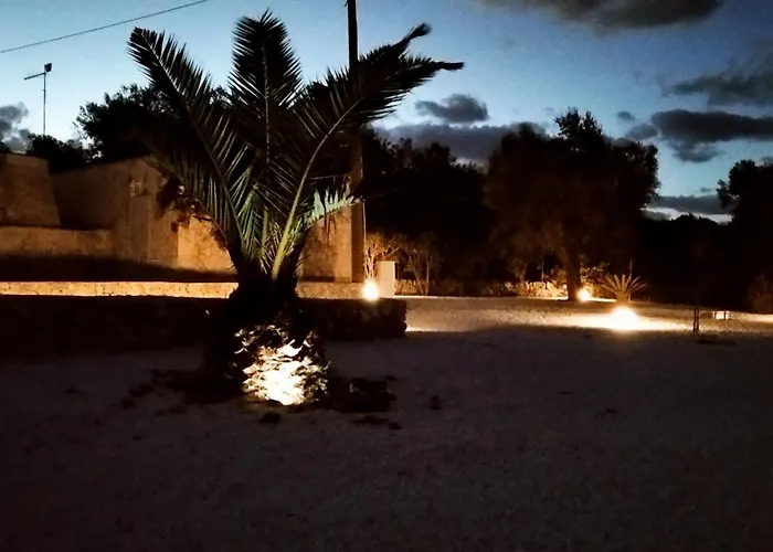 Trullo Bianco Ulivo * Ostuni
