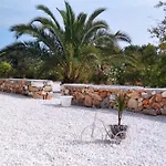Trullo Bianco Ulivo * Ostuni