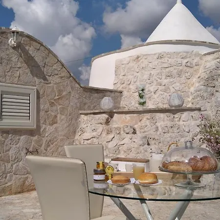 Trullo Bianco Ulivo * Ostuni