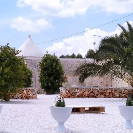 Trullo Bianco Ulivo * Ostuni