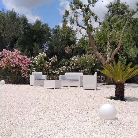 Trullo Bianco Ulivo Holiday home *