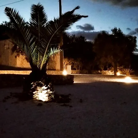 Trullo Bianco Ulivo * Ostuni