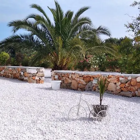 Trullo Bianco Ulivo * Ostuni