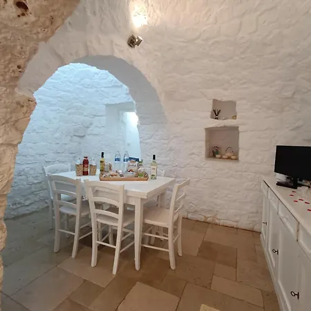 Trullo Bianco Ulivo * Ostuni