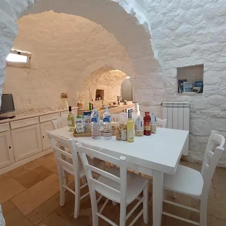 Trullo Bianco Ulivo Holiday home *