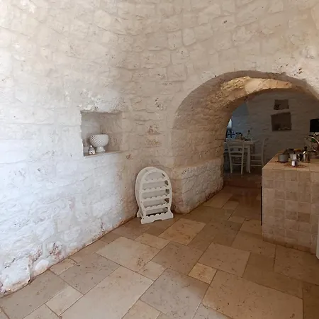 Trullo Bianco Ulivo Holiday home *