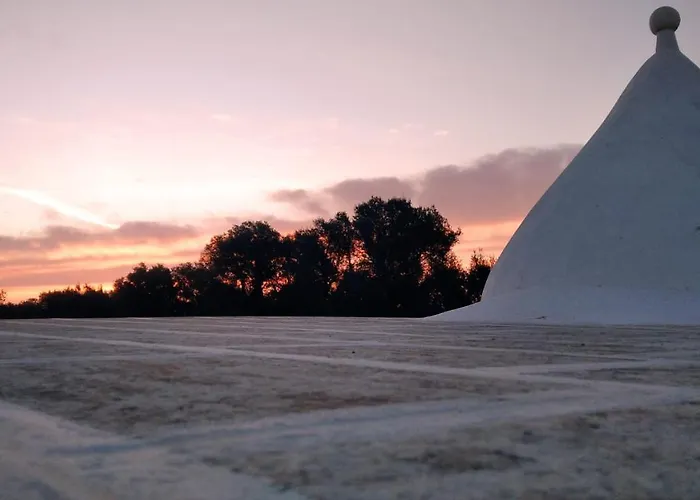 Trullo Bianco Ulivo * Ostuni