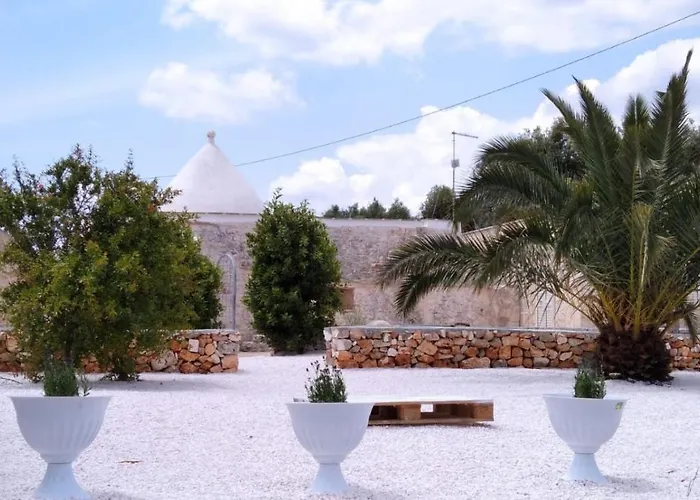 Trullo Bianco Ulivo * Ostuni