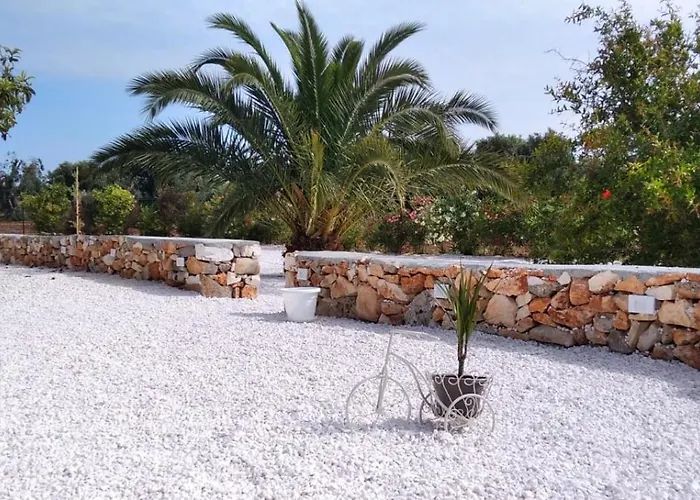 Trullo Bianco Ulivo * Ostuni